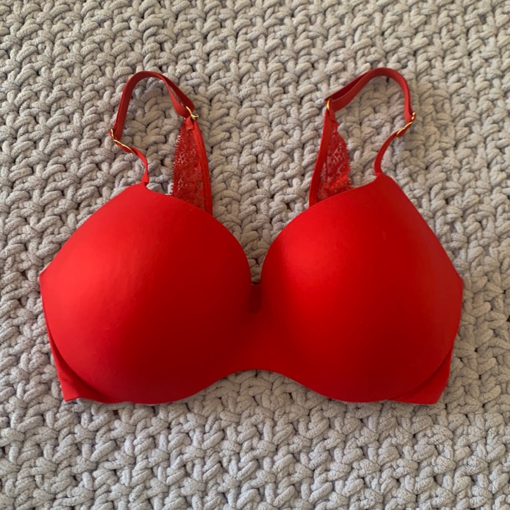 Incredible by Victoria’s Secret Push Up Bra NWOT